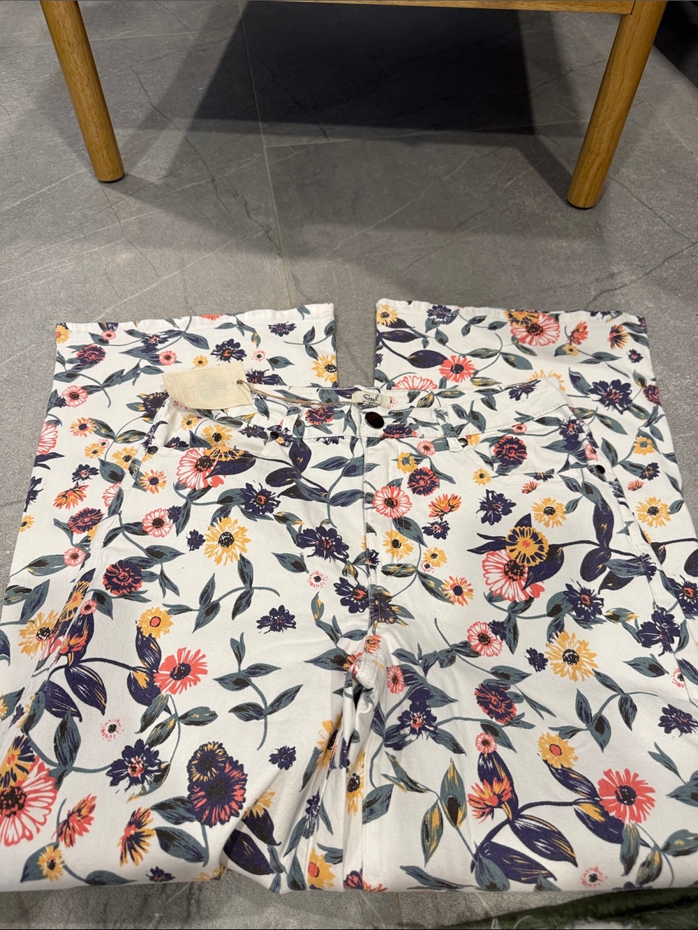 White Floral Wide-Leg Jeans with Multicolor Blooms
